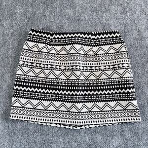 Francesca’s Mi Ami Black White Pattern Mini Skirt Women’s XS NWT Boutique Style